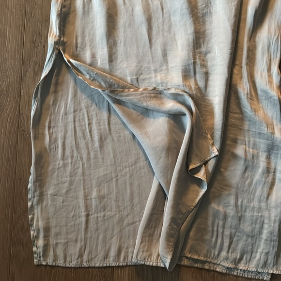 Chico's Serena Silky Maxi Skirt Womens Sz 1 /M Taupe Nude Satin Flowey fancy - Picture 3 of 6